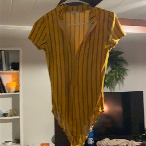 Black and yellow body suit - Picture 2 of 2